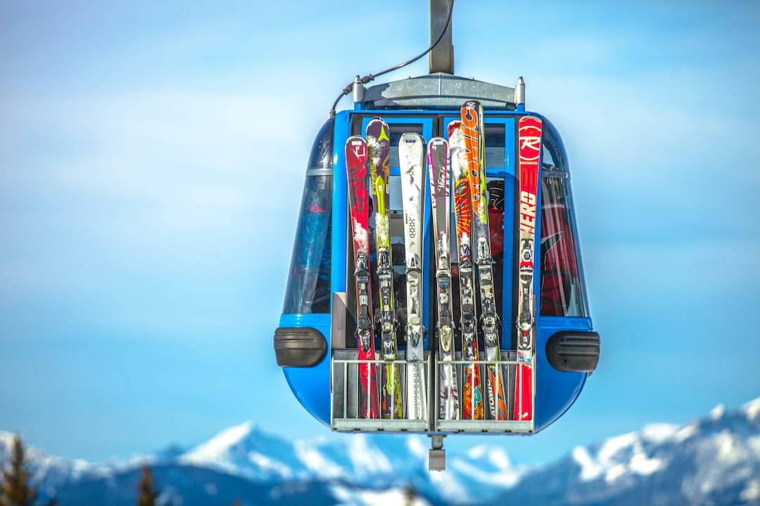 スキーの滑走性能に大きく影響する「チューンナップ」とは？　用具と方法を徹底解説